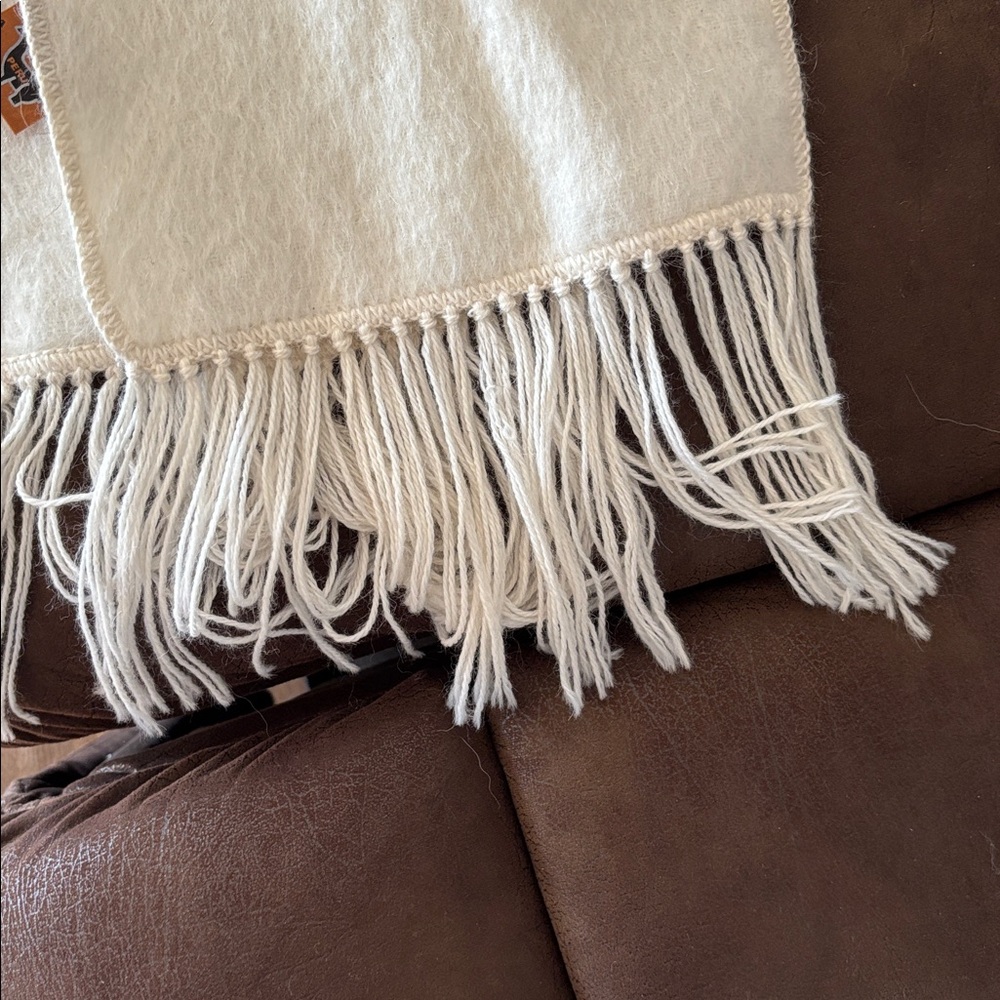 Alpaca fina cream scarf 🧣 - Picture 2 of 6